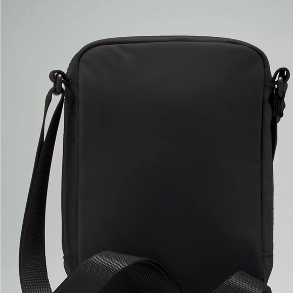 Lululemon Easy Access Crossbody Bag 1.5L - Picture 3 of 6